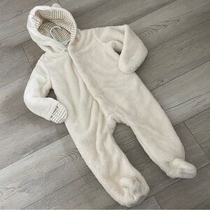 Magnetic Me Onepiece minky magnetic pram Cream size 6-9 months soft lounge snow